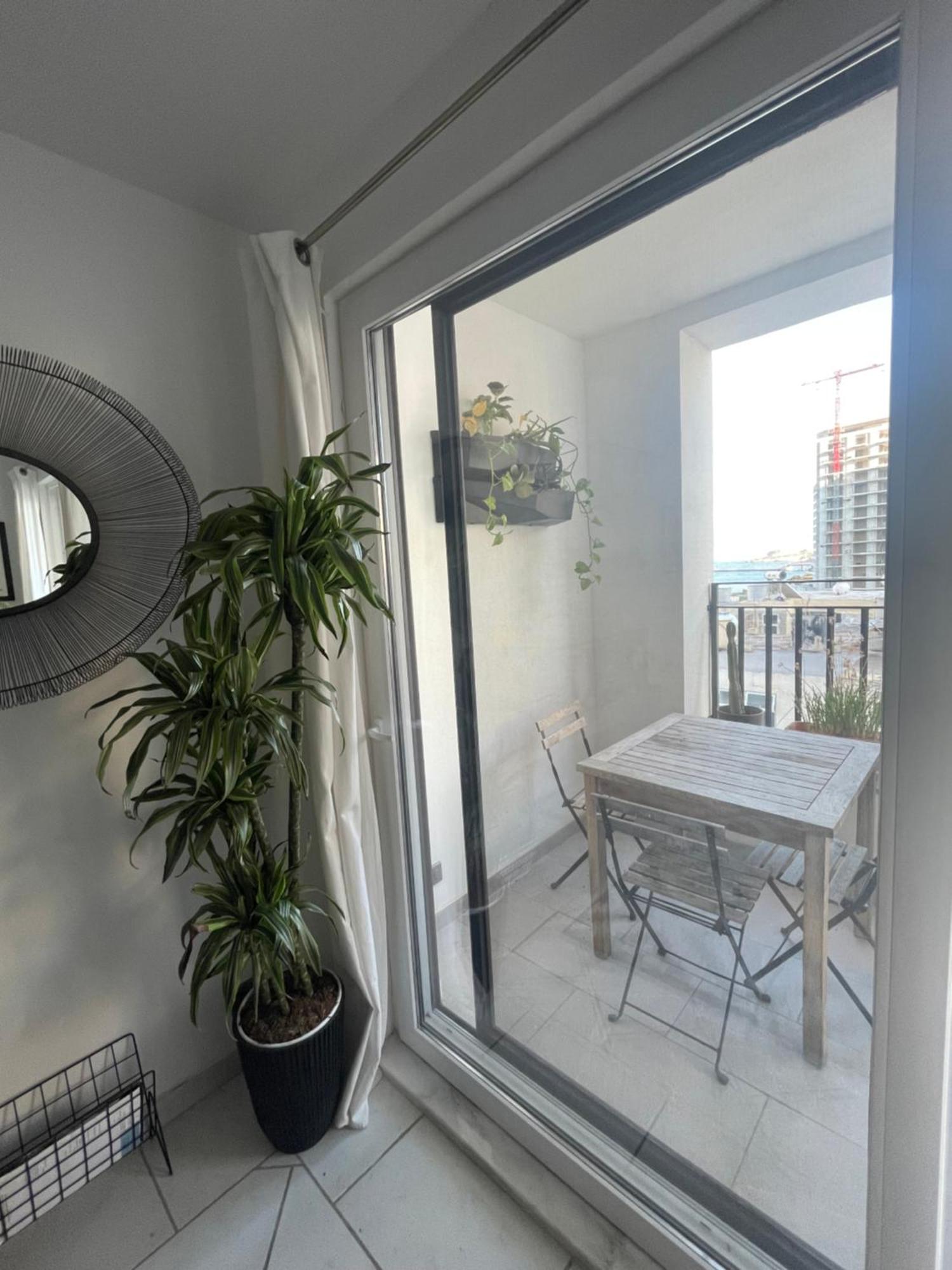 Spacious Seaview Sliema Apt, Steps From Valletta Ferry מראה חיצוני תמונה