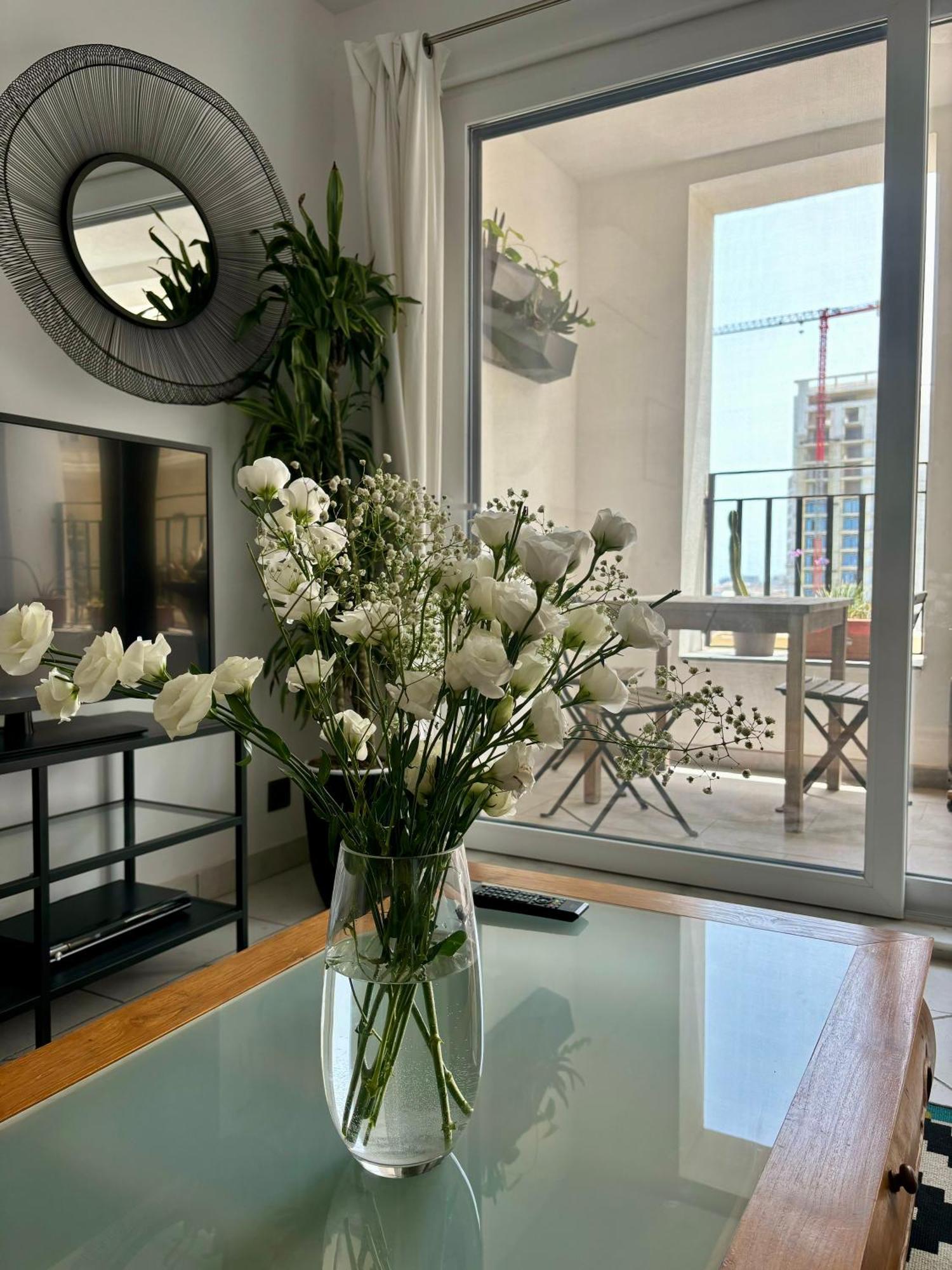 Spacious Seaview Sliema Apt, Steps From Valletta Ferry מראה חיצוני תמונה