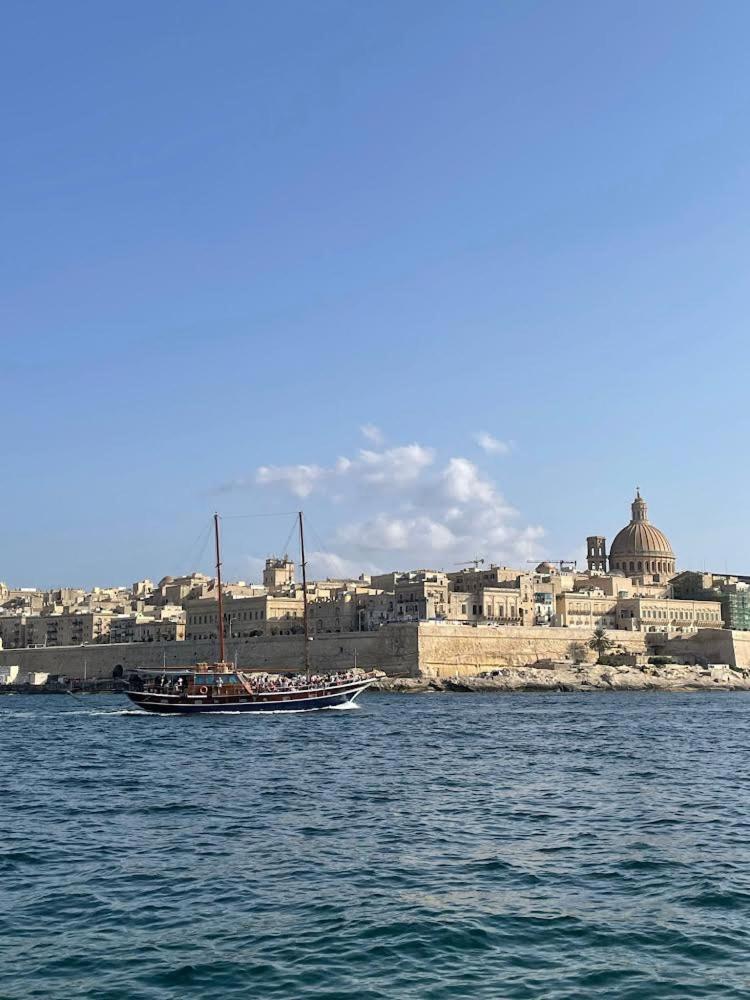 Spacious Seaview Sliema Apt, Steps From Valletta Ferry מראה חיצוני תמונה