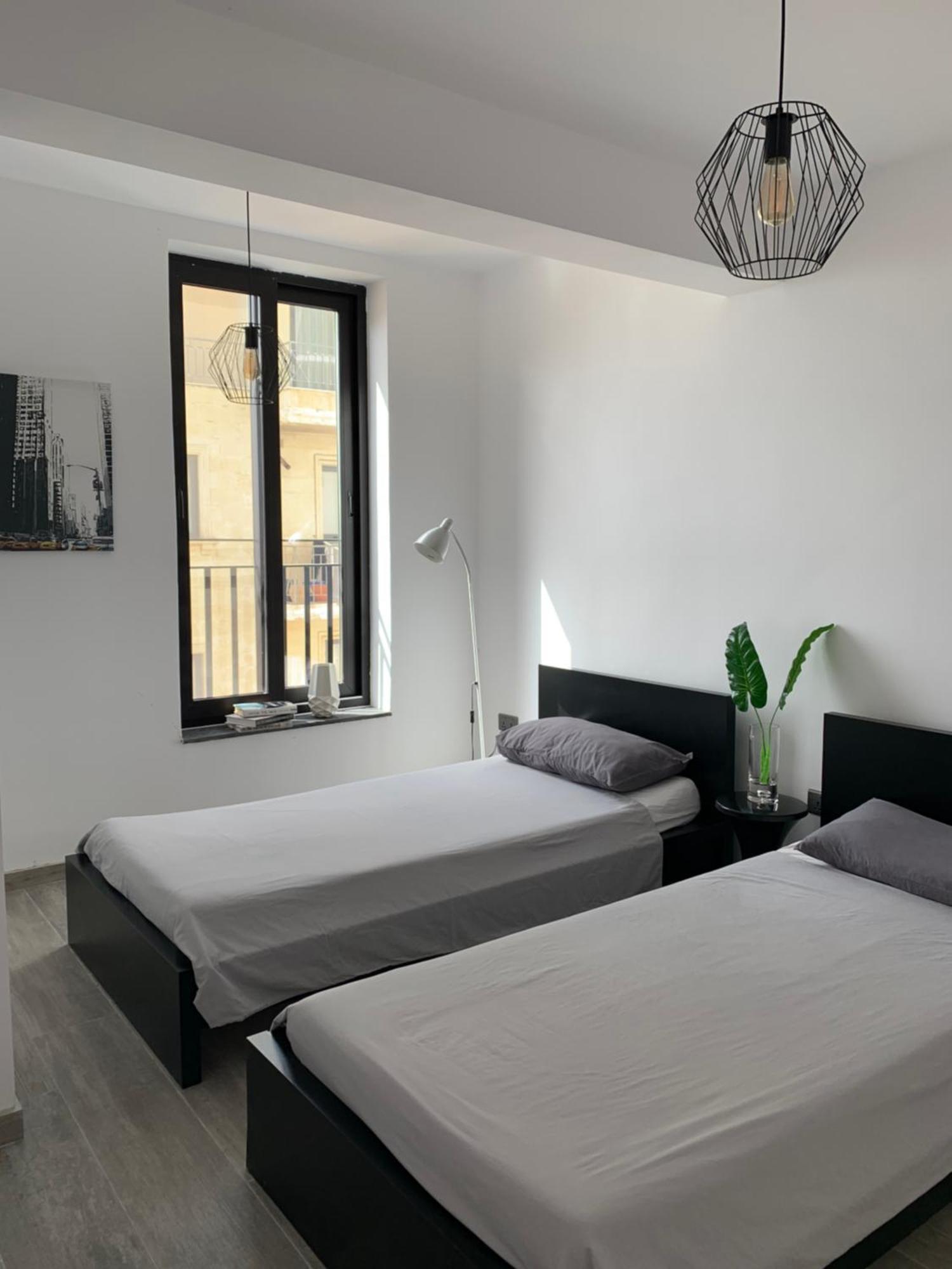 Spacious Seaview Sliema Apt, Steps From Valletta Ferry מראה חיצוני תמונה