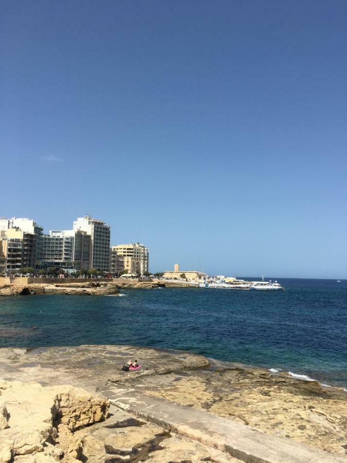 Spacious Seaview Sliema Apt, Steps From Valletta Ferry מראה חיצוני תמונה